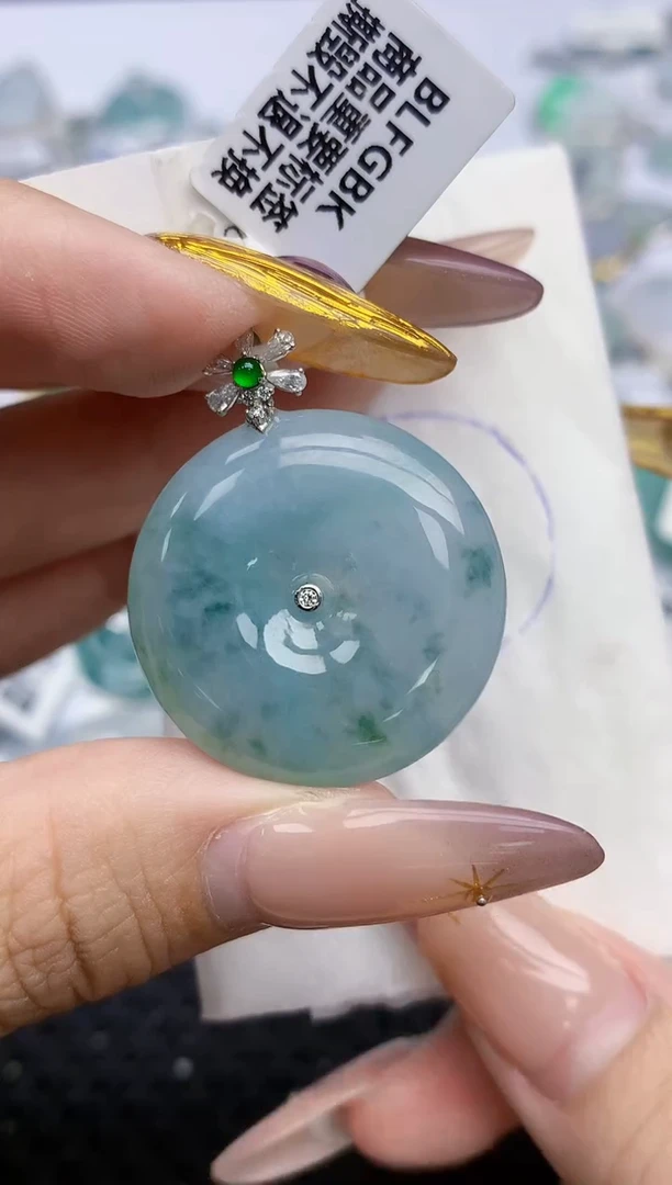 翡翠18K金镶嵌颈饰天然翡翠A货 百元以上9米证书费自理