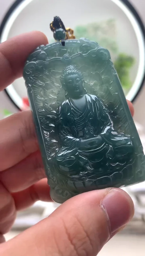 颈饰未镶嵌翡翠大日如来