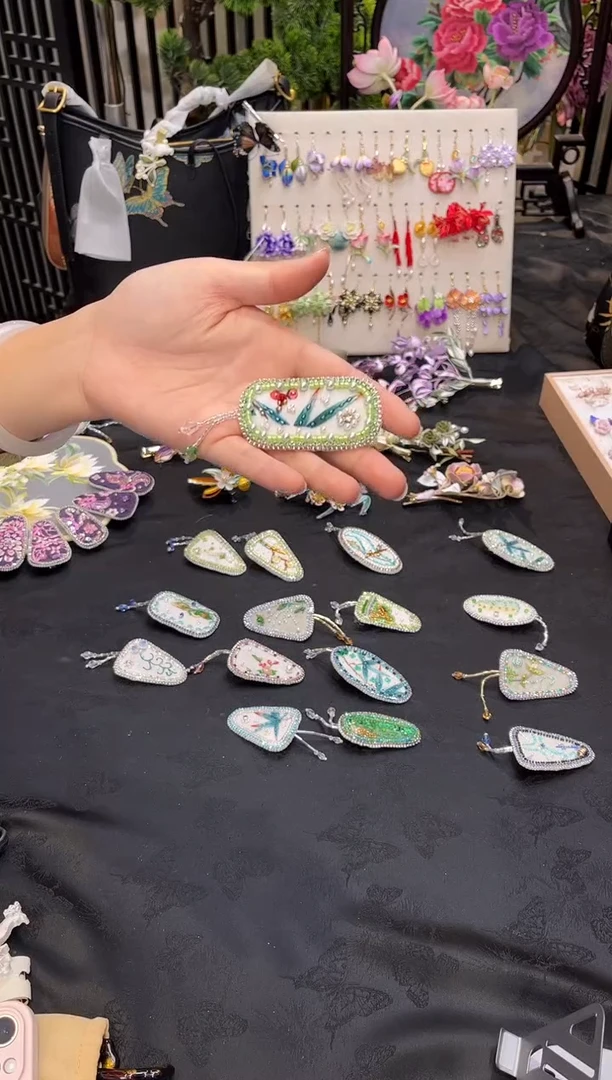 织绣L****?非遗苏绣手工饰品