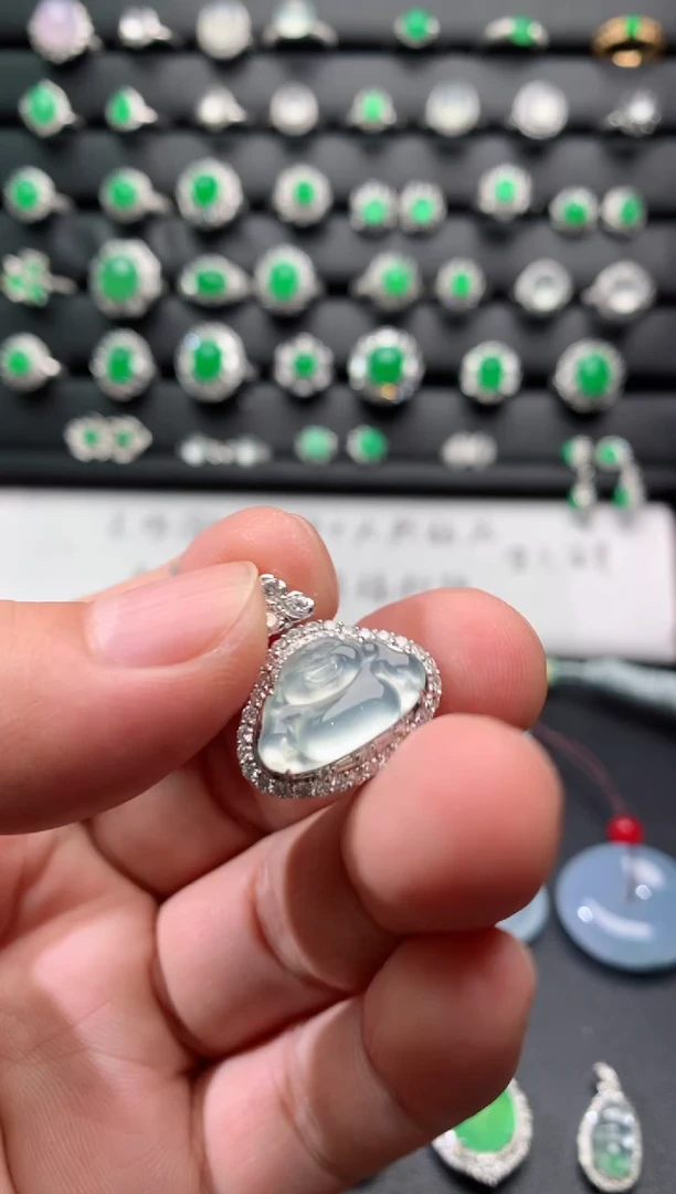 颈饰18K金镶嵌翡翠18K翡翠
