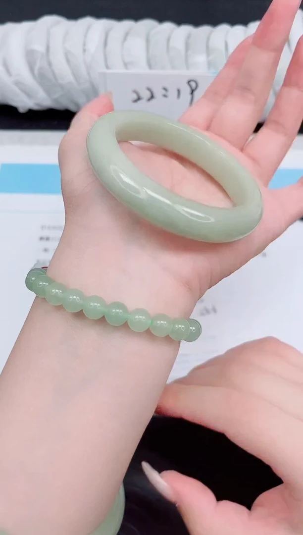 未镶嵌手镯石英质玉35-58.6