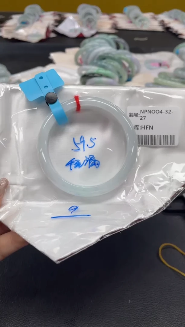 未镶嵌手镯翡翠翡翠手镯