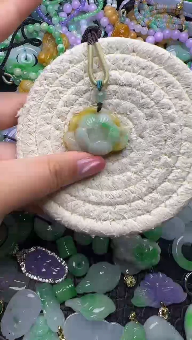 颈饰未镶嵌翡翠天然缅甸翡翠吊坠