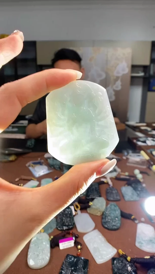 颈饰未镶嵌翡翠 多样性发其一