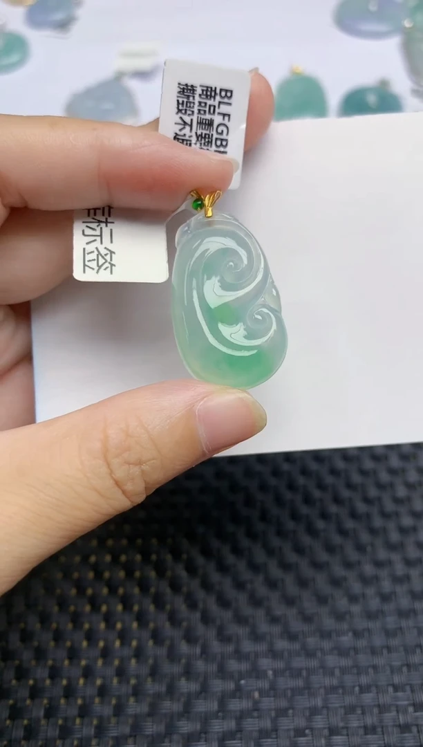 翡翠18K金镶嵌颈饰天然翡翠A货