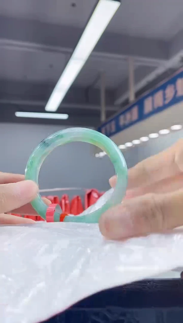 翡翠手镯未镶嵌手镯29