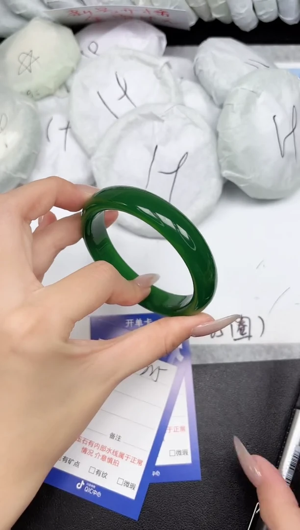 未镶嵌手镯石英质玉225/5960