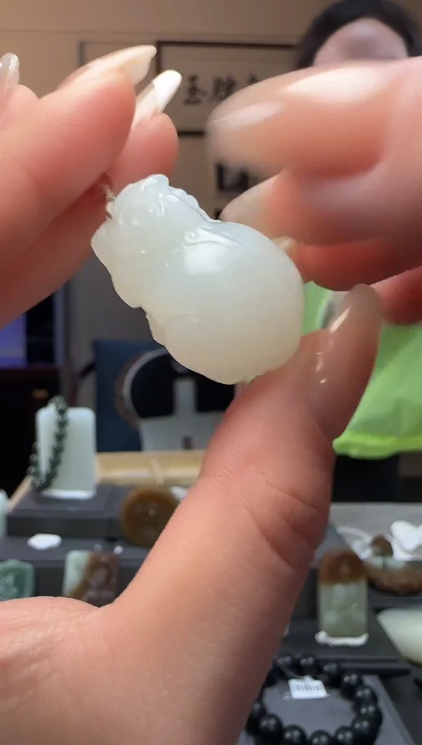 和田玉未镶嵌吊坠(不含链)白玉貔貅吊坠含绳