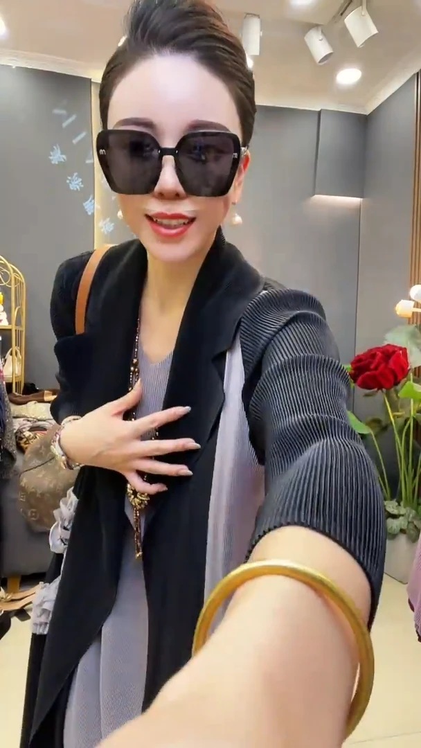 聚酯纤维（涤纶）黑灰色裙