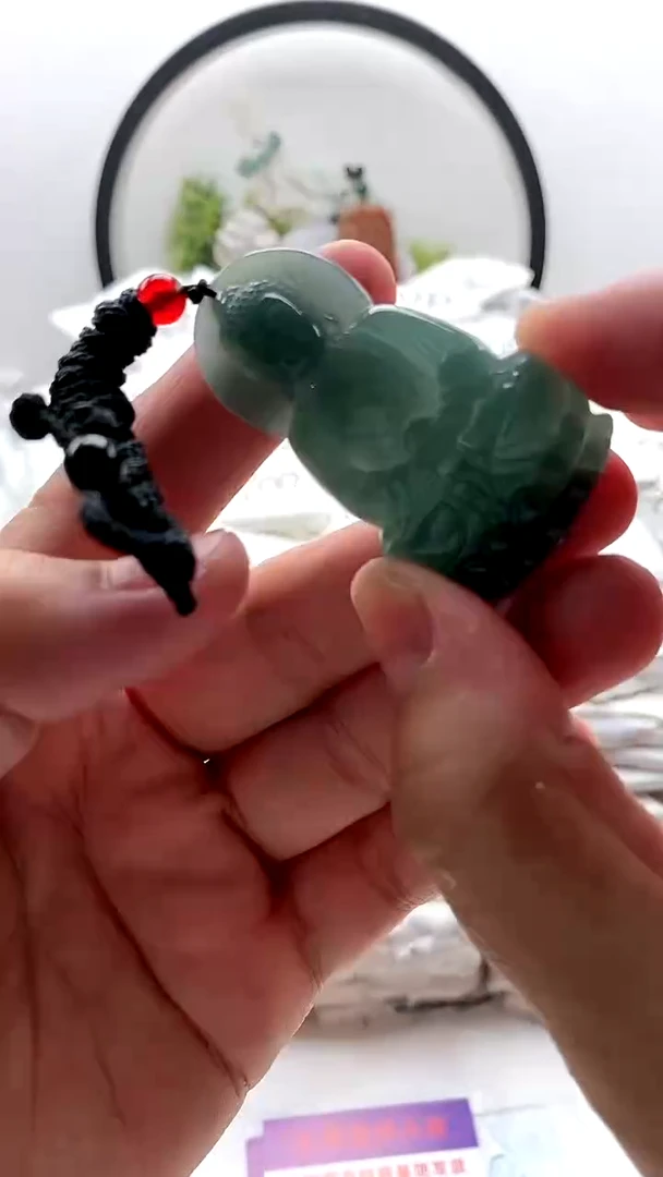 翡翠未镶嵌颈饰大日如来