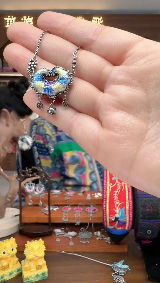 【闪购商品】织绣扶光苗绣传承129