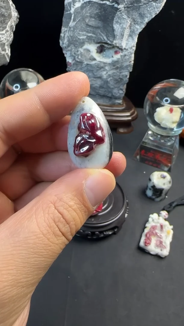 天然辰砂天然朱砂晶体原石吊坠挂件