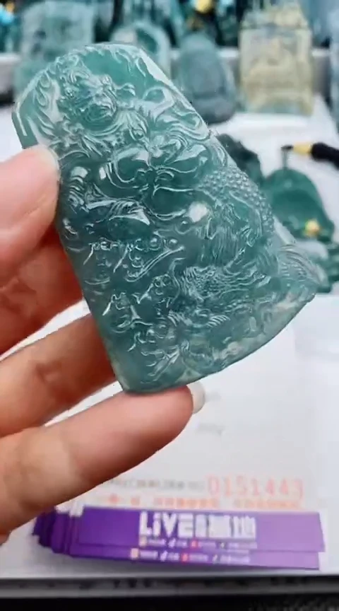 翡翠未镶嵌颈饰