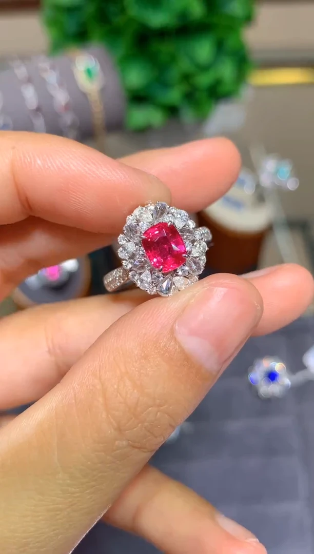 18K金镶嵌戒指红宝石1.17CT