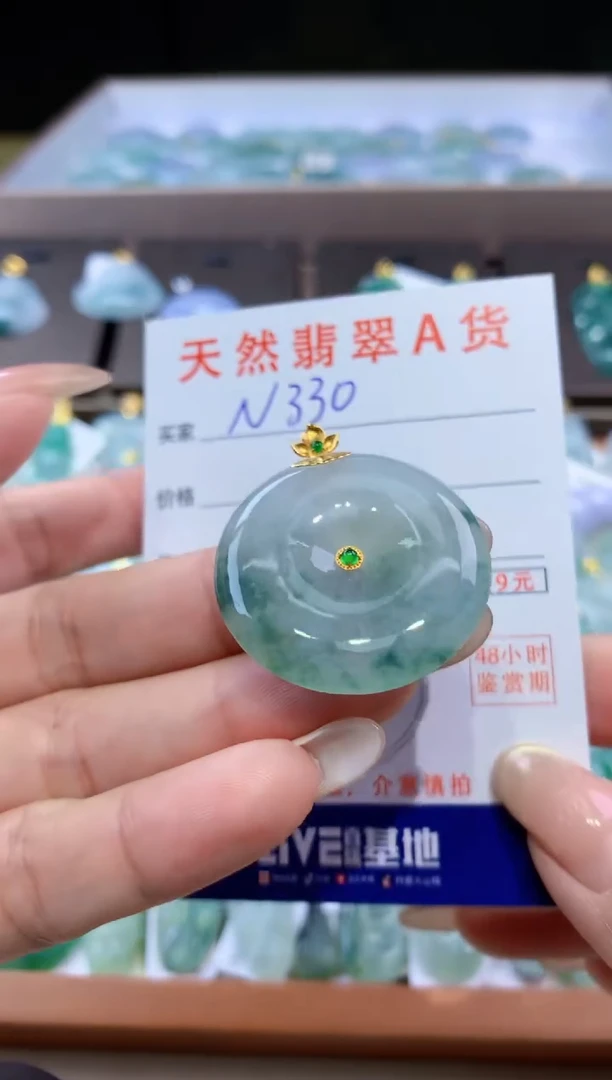 颈饰18K金镶嵌翡翠天然翡翠A货挂件