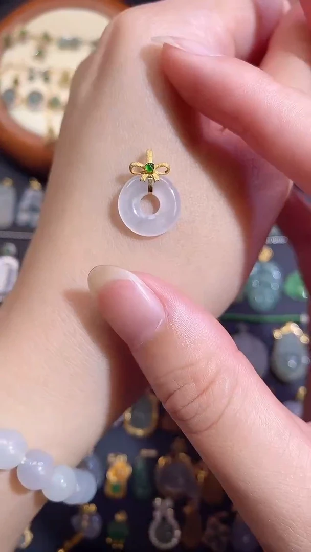 翡翠18K金镶嵌颈饰天然A货翡翠