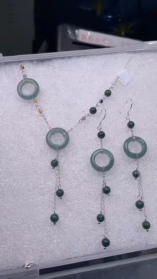 颈饰未镶嵌翡翠淡***?淡漠浮云