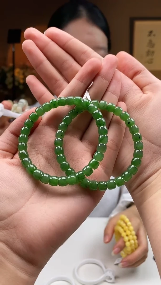 未镶嵌手链和田玉卡7左右碧玉直切多样性发一有黑点