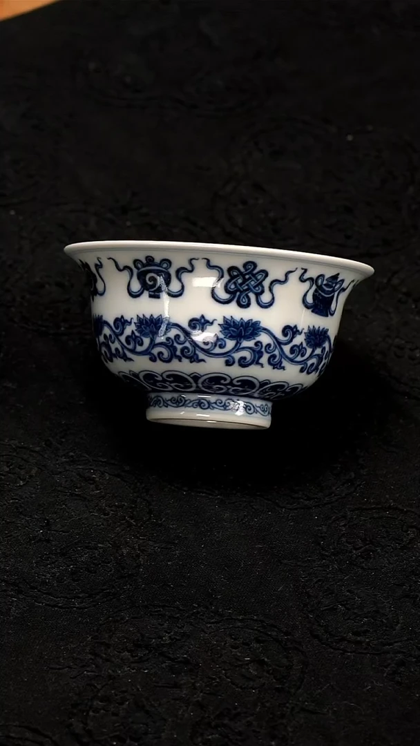 漾*快雪时晴莲托八宝压手杯