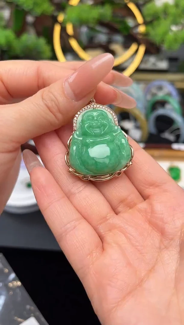 颈饰18K金镶嵌翡翠吊坠