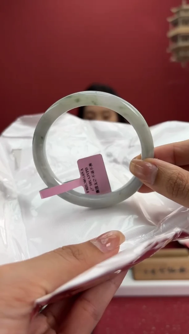 翡翠手镯未镶嵌18手镯