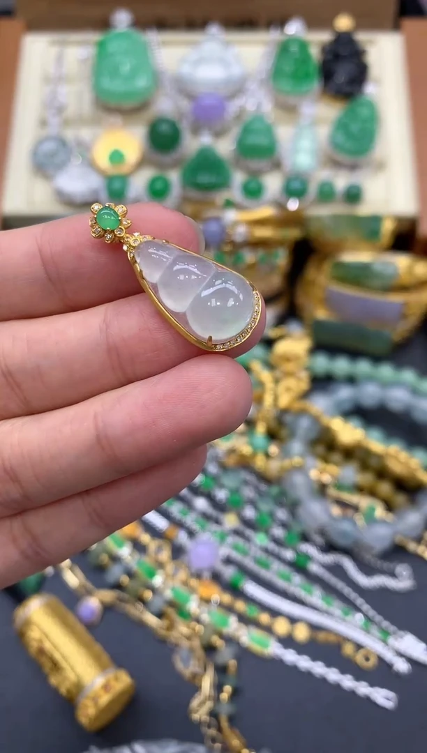 翡翠18K金镶嵌颈饰275-中国好珍宝