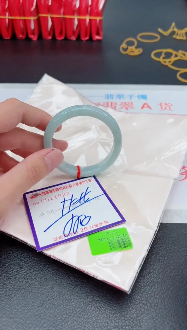 翡翠手镯未镶嵌1