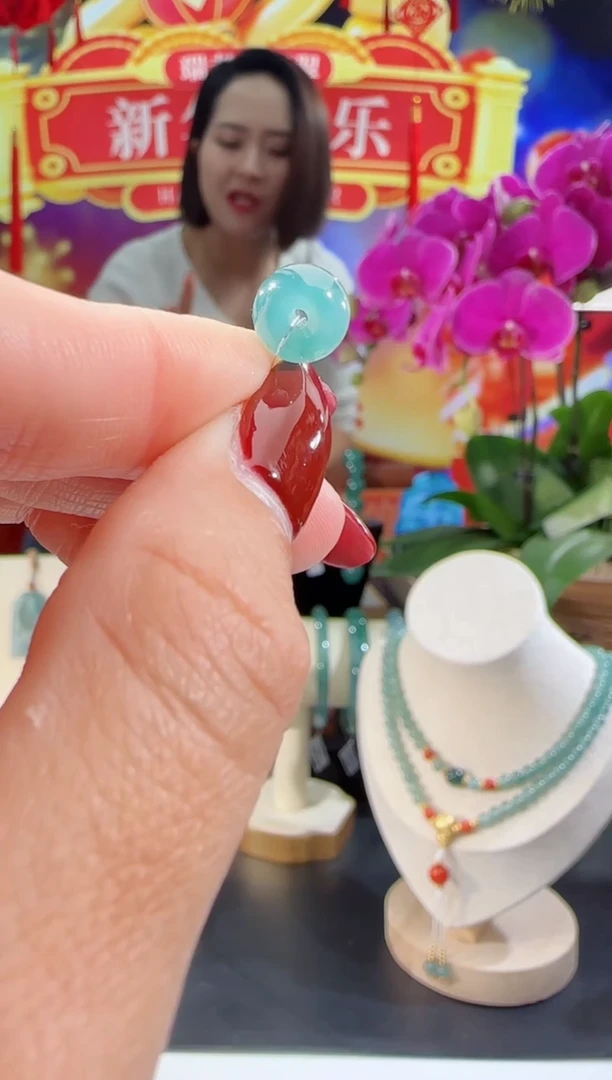 【闪购商品】翡翠吊坠(不含链)未镶嵌面包扣多样性发一