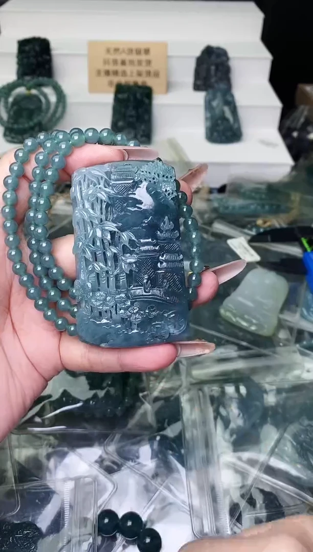 颈饰未镶嵌翡翠