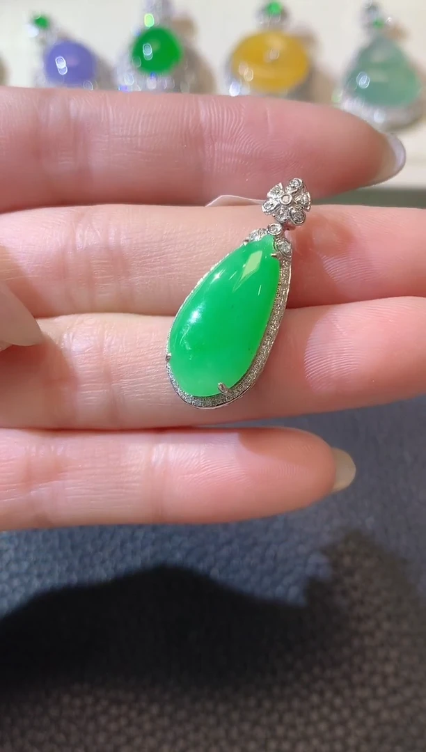 【闪购商品】翡翠吊坠(不含链)18K金镶嵌A45翡翠