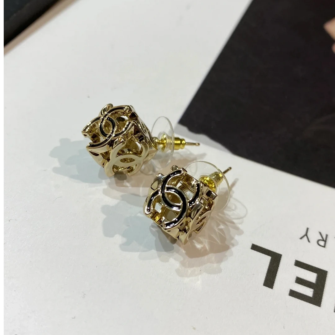 99新 Chanel/香奈儿 小花6欢 合金 22K 双C 镂空 立体骰子 耳环