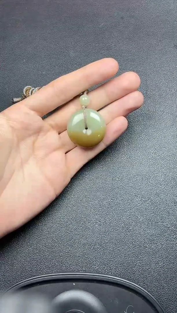 吊坠(赠链)未镶嵌和田玉若羌微色差平安扣