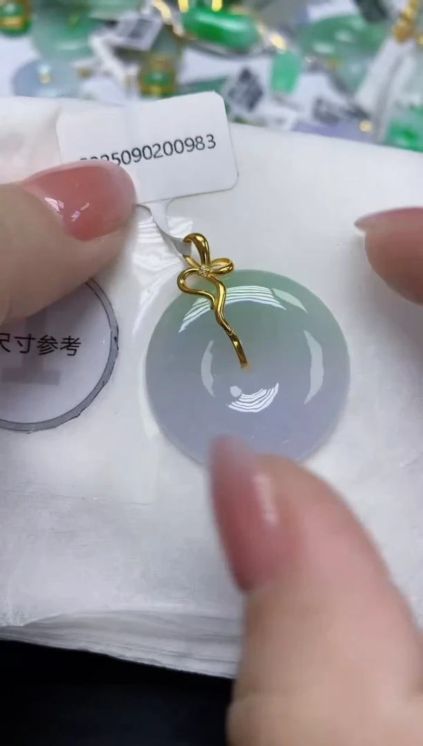 颈饰18K金镶嵌翡翠天然缅甸翡翠A货多样性发一件