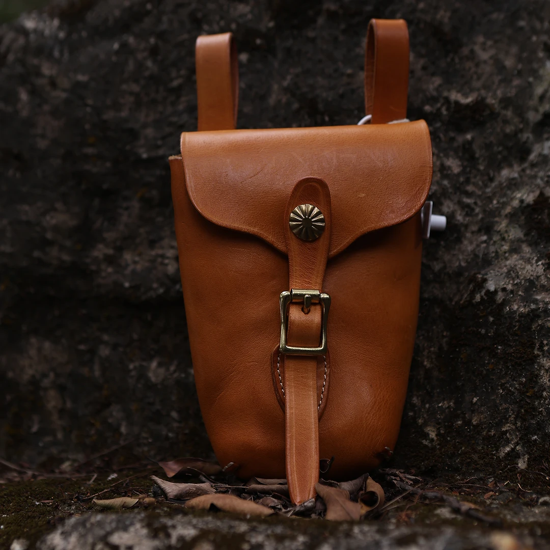 方向手工皮具经典意大利进口高油脂牛皮重磅手工腰包挂包男包8641