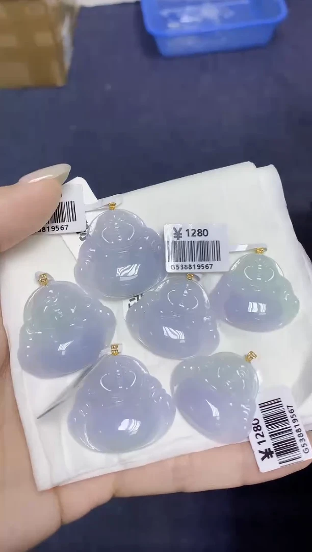 翡翠18K金镶嵌颈饰天然缅甸翡翠A货多样性发其一