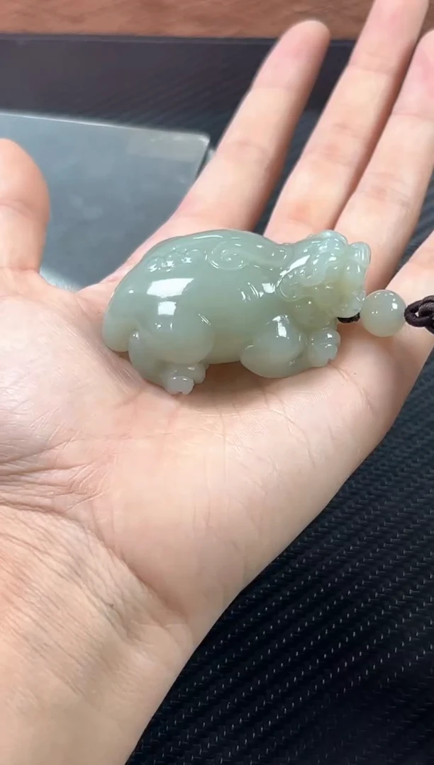 未镶嵌和田玉把件且末微色差近矿貔貅