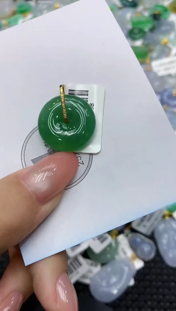 颈饰18K金镶嵌翡翠111111111111