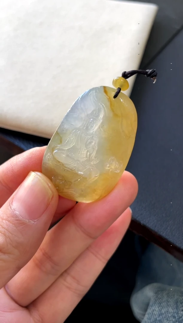 未镶嵌定制翡翠毛货观音  不含绳子