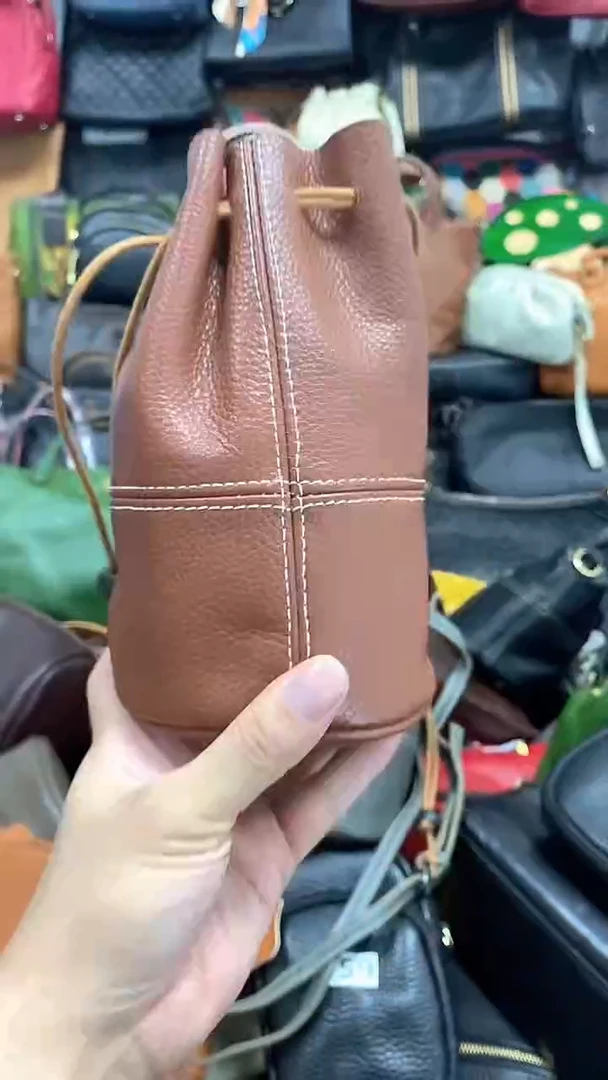 头层牛皮斜挎包610.