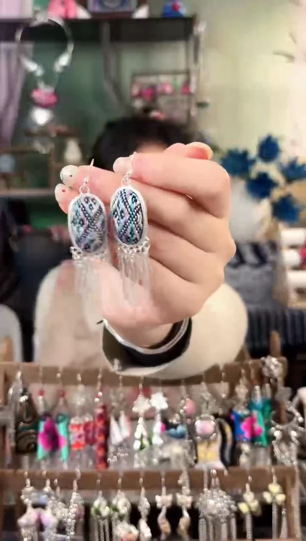 彩云南阁非遗老绣饰品625*