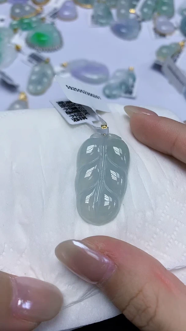 翡翠18K金镶嵌颈饰天然缅甸翡翠A货