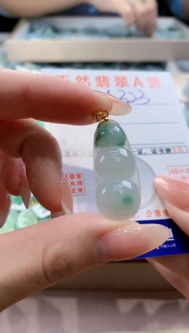 颈饰未镶嵌翡翠天然翡翠挂件