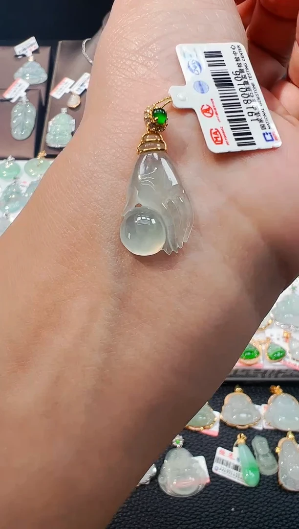 吊坠(不含链)18K金镶嵌翡翠掌上明珠106