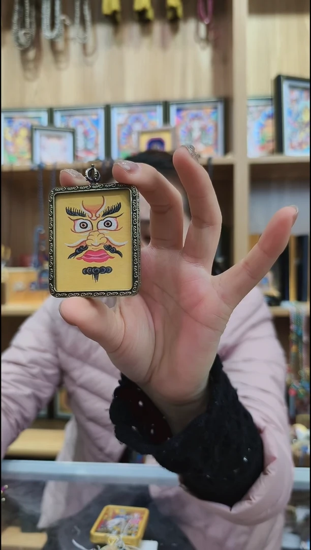 吊坠?****?黄cc  纯手绘唐卡（非质量问题 不退不换）不带绳子