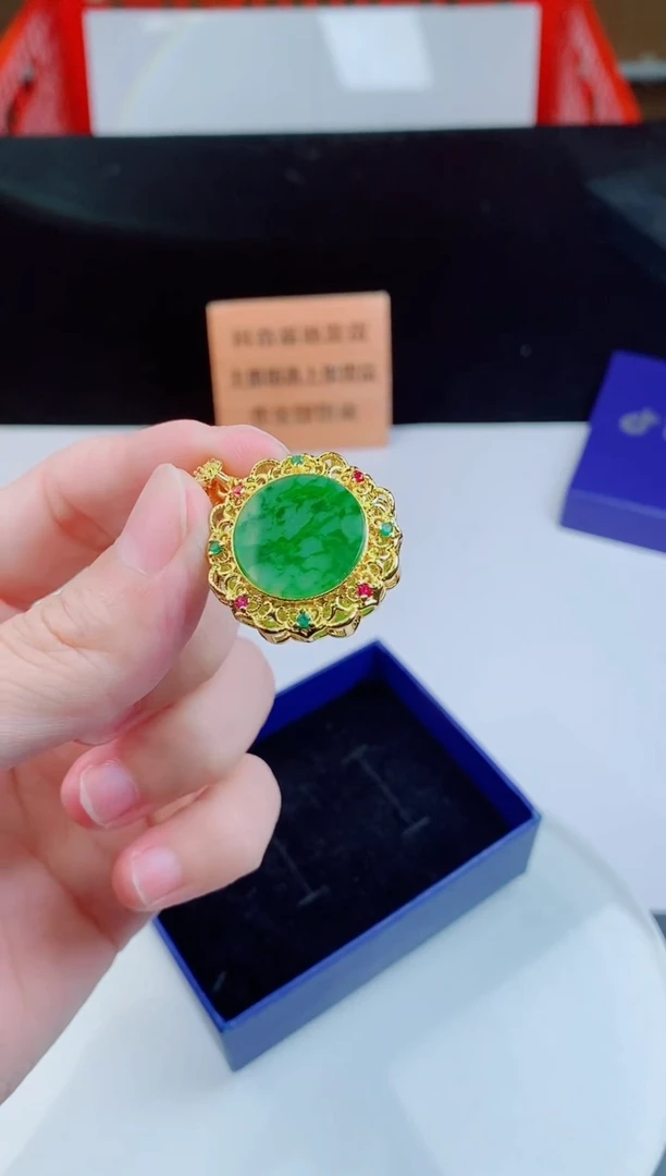 颈饰未镶嵌翡翠    ·