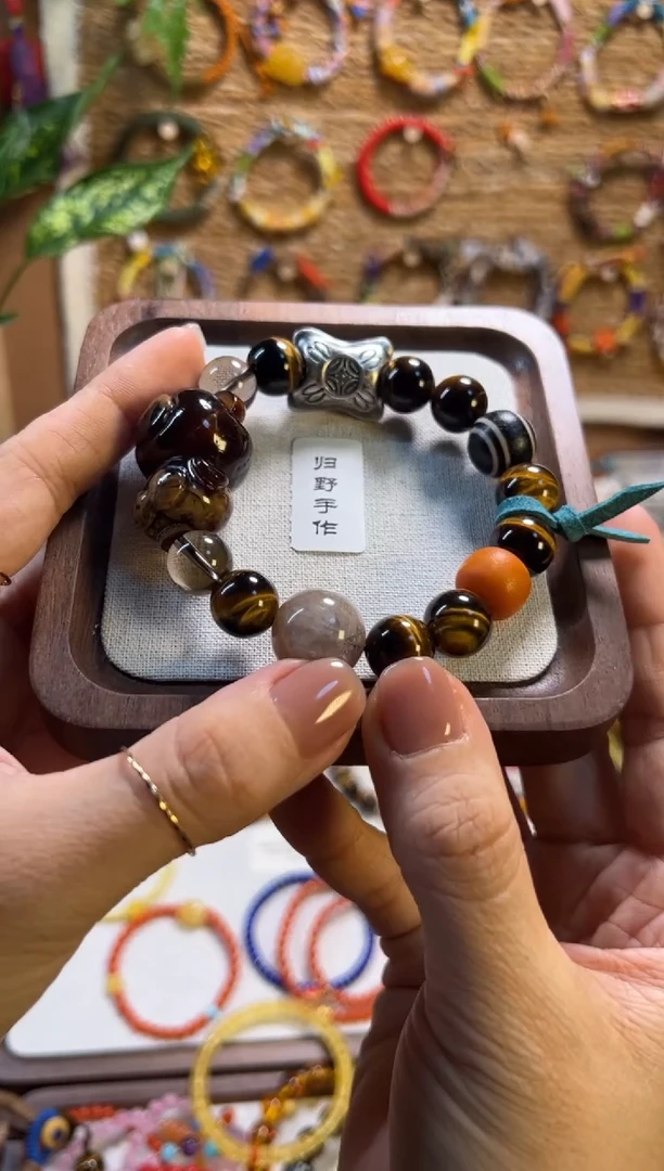 【闪购商品】石膏制品根流心小熊虎眼手串