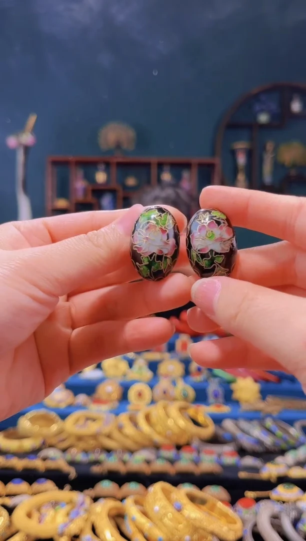 【闪购商品】景泰蓝耳夹花卉黑色