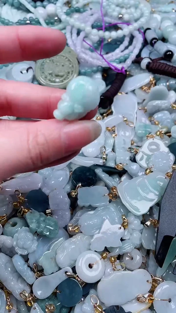 翡翠未镶嵌吊坠(不含链)1