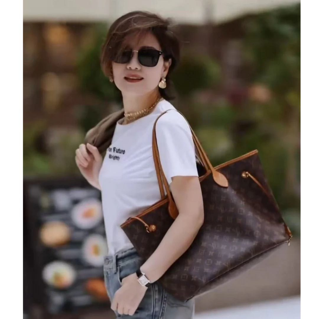 VCOS圆领气质显瘦百搭休闲绣字母T恤