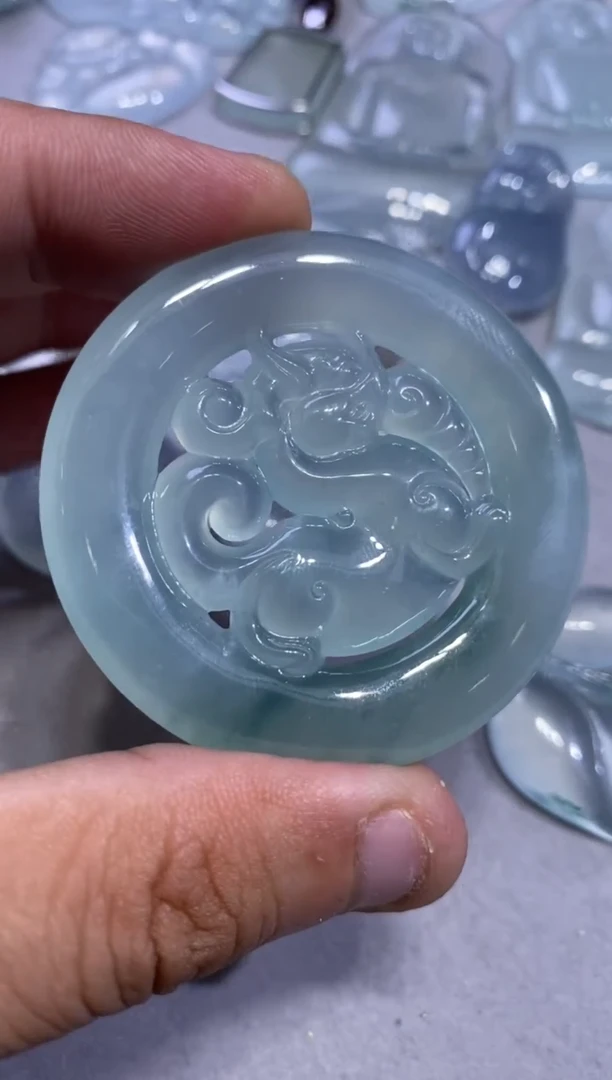 吊坠(不含链)未镶嵌翡翠麒麟圈8500  52.1  5.9